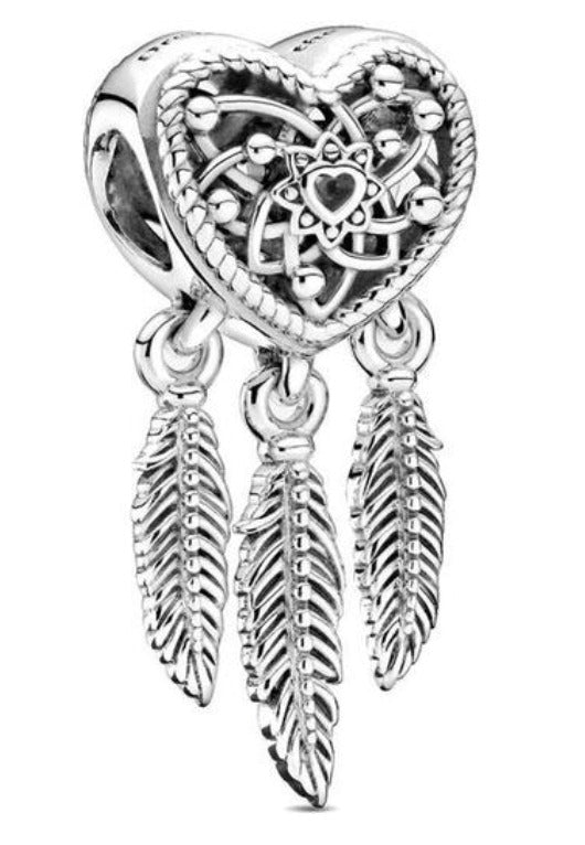 Charm Atrapasueños de Corazones y Tres Plumas